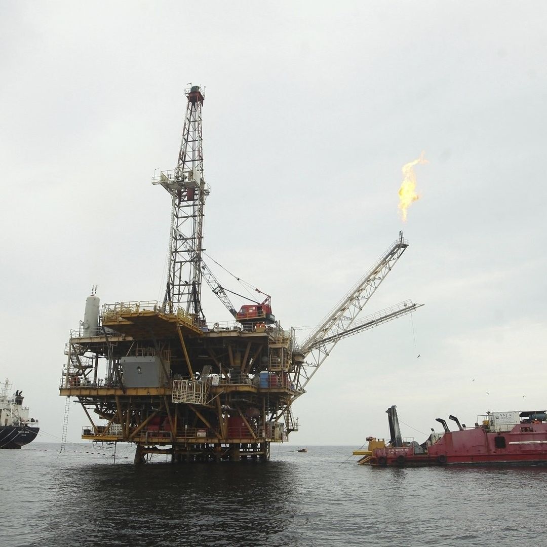 Trump enfrenta el alza del petróleo antes de las elecciones.